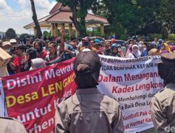 Demo Lagi, Warga Desak Kades Banjarnegara yang Dituding Zina Dicopot