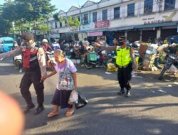 Hadirnya Polisi Urai Kemacetan Arus Pagi Hari Di Jl.Jend.Sudirman Salatiga
