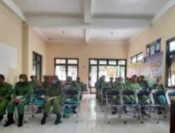 Jaga Ketertiban Masyarakat, Bhabinkamtibmas Hadiri Kegiatan Pembinaan Linmas Di Kantor Kelurahan Kecandran