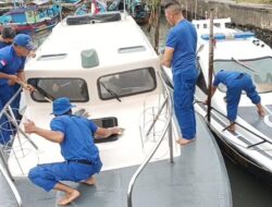 Jelang Libur Nataru, Polairud Polres Pemalang Rawat dan Bersih-bersih Kapal Patroli