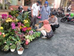 Kanit Samapta Polsek Tingkir Himbau Keberadaan Penjualan Bunga Di Pasar Raya Salatiga Tidak Mengganggu Parkir Warga