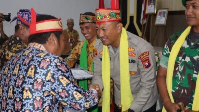 Kapolres Lamandau mendapatkan Gelar Kerhomatan dari DAD Kabupaten Lamandau