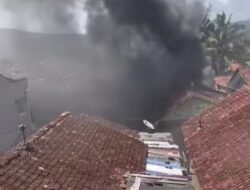 Kebakaran Rumah di Dekat SMAN 1 Banjarnegara Membuat Siswa Panik