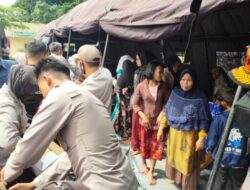 Ketum Bhayangkari Bagikan Selimut dan Kasur Untuk Korban Gempa Cianjur