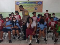 Polisi Dampingi Imunisasi Anak Di Sekolah Dasar Wilayah Binaan