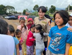 Polri Kembalikan Senyum Anak-anak dan Ibu-ibu Korban Gempa Cianjur dengan Trauma Healing