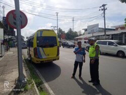 Panit Lantas Polsek Tingkir Himbau Angkutan Umum Tidak Parkir Sembarangan Di Sekitar Terminal Salatiga