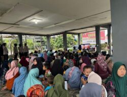 Polwan Divisi Humas Polri Beri Trauma Healing untuk Korban Gempa Cianjur, Diajak Nonton Bareng