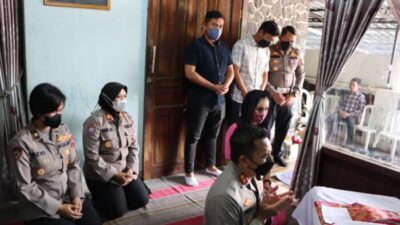 Program “Tilik Sedulur”, Kapolres Semarang takziah ke Personil Polsek Ungaran