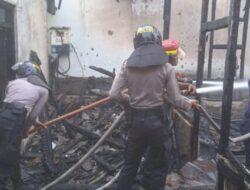 Satu Rumah Terbakar di Demak, Polisi Bantu Evakuasi
