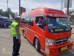 Panit Lantas Polsek Tingkir Pastikan Arus Lalin di Pertigaan Exit Tol Salatiga Lancar