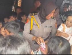 Tim trauma healing Polri ajak main anak korban pengungsian gempa bumi di Cianjur