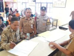 Bhabinkamtibmas Polsek Guntur Demak Kawal Pembagian BLT DD