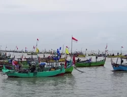 Cuaca Buruk dan Gelombang Tinggi, Nelayan Rembang Tak Melaut