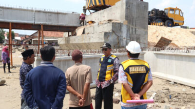 Bupati Rembang Sidak Proyek Jembatan Temperak Sarang, Temukan Alat Pemasang Tiang yang Rusak