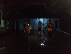 Evakuasi Masyarakat Korban Banjir, TNI Polri dan BPBD Demak Bersinergi Membantu Masyarakat