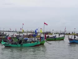 Gelombang Tinggi, Ratusan Nelayan Rembang Tak Melaut