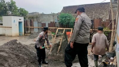 Kanit Samapta Polsek Tingkir Sambangi dan Beri Himbau Kamtibmas Pada Pekerja Proyek Pengerjaan Ruko Benang Radja