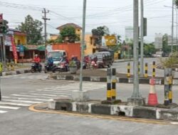 Untuk Kondusifitas Wilayah Panit Lantas Polsek Tingkir Pantau Kepadatan Arus Lalulintas Di Gerbang Tol Dan Pertigaan Exit Tol Saat Week End