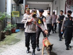 Sterilisasi Sejumlah Gereja, Polres Salatiga Kerahkan Anjing Pelacak Spesialisasi Bahan Peledak