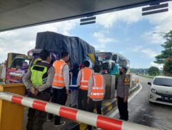 Jelang Nataru, Bhabinkamtibmas Tingkir Tengah Harap Petugas Gerbang Tol Trans Marga Jateng Selalu Berkoordinasi