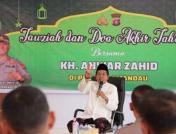 KH. Anwar Zahid Bekali Tausiah Anggota Polres Lamandau