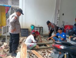 Kanit Samapta Himbau Pengerjaan Saluran Pembuangan Air Jl.Muwardi Salatiga Waspadai Cuaca Ekstrem