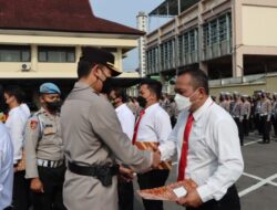 Kapolres Semarang Pimpin Penyerahan Penghargaan Personil Berprestasi
