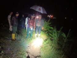 Kapolsek Mijen Demak bersama Forkopincam melakukan Pengecekan Tanggul Sungai Wulan
