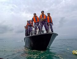 Kenang Jasa Pahlawan, Polres Batang Gelar Tabur Bunga Di Laut