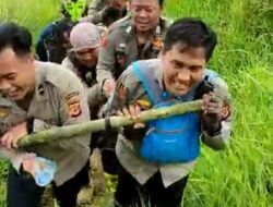 Medan Terjal Bukan Halangan Polri Salurkan Bantuan Ke Wilayah Terpencil Korban Gempa Cianjur