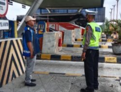 Panit Lantas Polsek Tingkir Pantau Arus Lalulintas Di Gerbang Tol Dan Pertigaan Exit Tol Salatiga