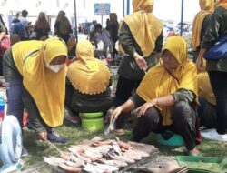 Rayakan Hari Ikan, Emak-Emak Rembang Gelar Acara Masak-Masak Bareng