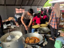Polri Tetap Jaga Kebutuhan Gizi dan Kualitas Makanan Bagi Korban Gempa Cianjur Di Dapur Umum