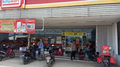 Polsek Sarang Polres Rembang lakukan pemantauan dan himbuan Kamtibmas terkait mencegah pencurian di mini market