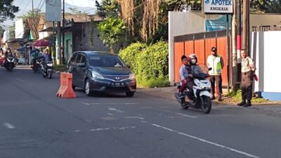 Beri Pelayanan Pada Masyarakat, Polsek Sidomukti Laksanaan PH Pagi di Pertigaan Sekolah Internasional