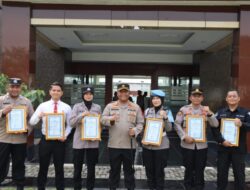 Puluhan Anggota Polres Demak Terima Penghargaan dari Kapolres Demak