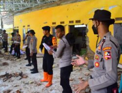 Tak Kenal Lelah Polri Lakukan Korve Pembersihan Puing-puing Pasca Gempa Bumi Di Cianjur