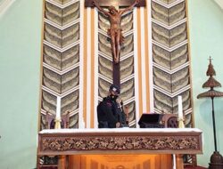 Perketat Pengamanan, Tim Jibom Brimob Sterilisasi Gereja di Banjarnegara Jelang Natal