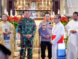 Tinjau Gereja di Malam Natal, Kapolri Pastikan TNI-Polri Memberi Rasa Aman Sepanjang Nataru