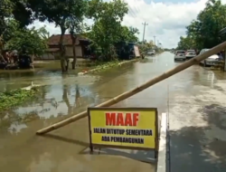 Akibat Tergenang Banjir, Jalan Alternatif Pati-Rembang Ditutup Warga