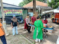 Anggota Satlantas Polres Rembang Bantu Evakuasi Kakek Lansia Yang Jatuh di Taman Kartini