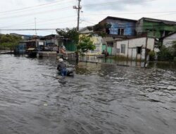Banjir di Jalan Kaligawe Semarang Mulai Surut, Pengendara Diimbau Waspada Lubang Jalan