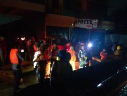 Ditpolairud Polda Jateng Terjunkan Tim SAR Evakuasi Warga Banjir di Dinar Indah Semarang