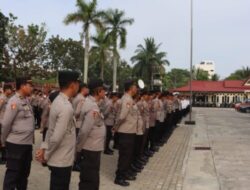 Berikan Dukungan Moril, Kepala Biro SDM Polda Kalbar Pimpin Apel Pagi di Polresta Pontianak