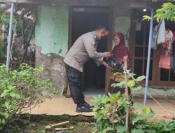 Bhabinkamtibmas Peduli Terhadap Warga Kurang Mampu di Desa Binaan