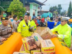 Bhabinkamtibmas Polsek Batang Kota Diturunkan Bantu Evakuasi Korban Banjir