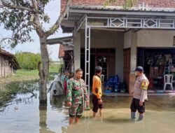 Curah Hujan Tinggi, Bhabinkamtibmas Polsek Karangtengah monitor Banjir di wilayah Binaannya