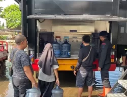 Brimob Polda Jateng Terjunkan Truck Water Treatment, Sediakan Air Siap Minum bagi Korban Banjir