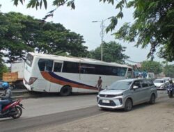 Kecelakaan Bus Karyawan Tabrak Truk di Semarang Bikin Macet Parah hingga Terminal Mangkang